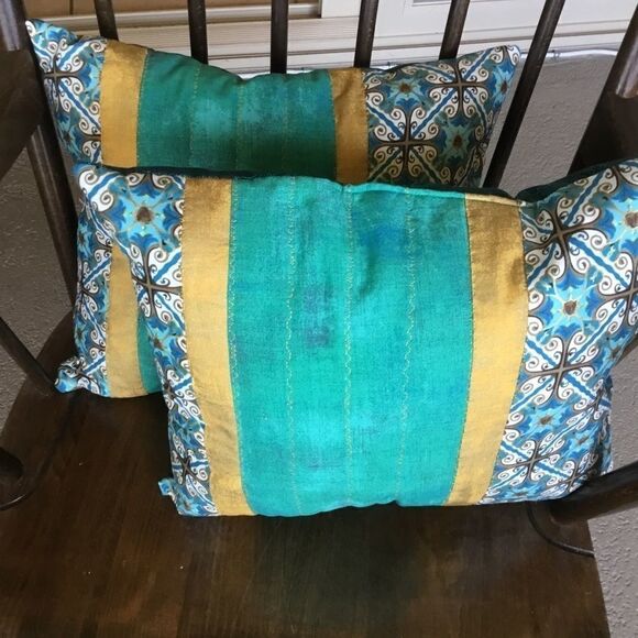 CLOSEOUT SALE $20 NWT Set of Two Handcrafted Quilted Pillows - Picture 1 of 9